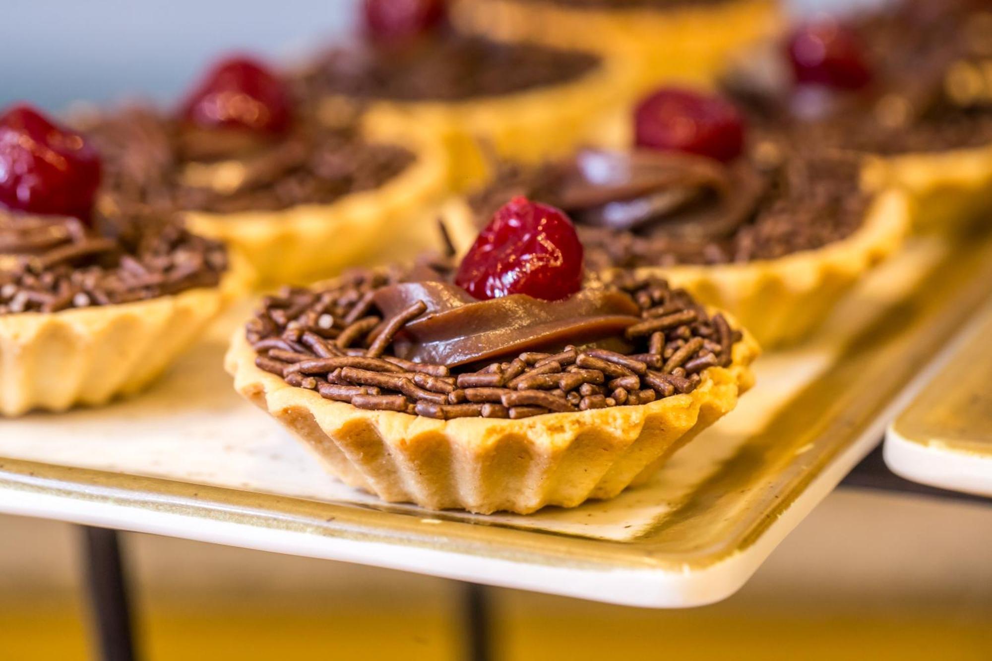 Blue Tree Thermas De Lins Resort 외부 사진 Chocolate tart