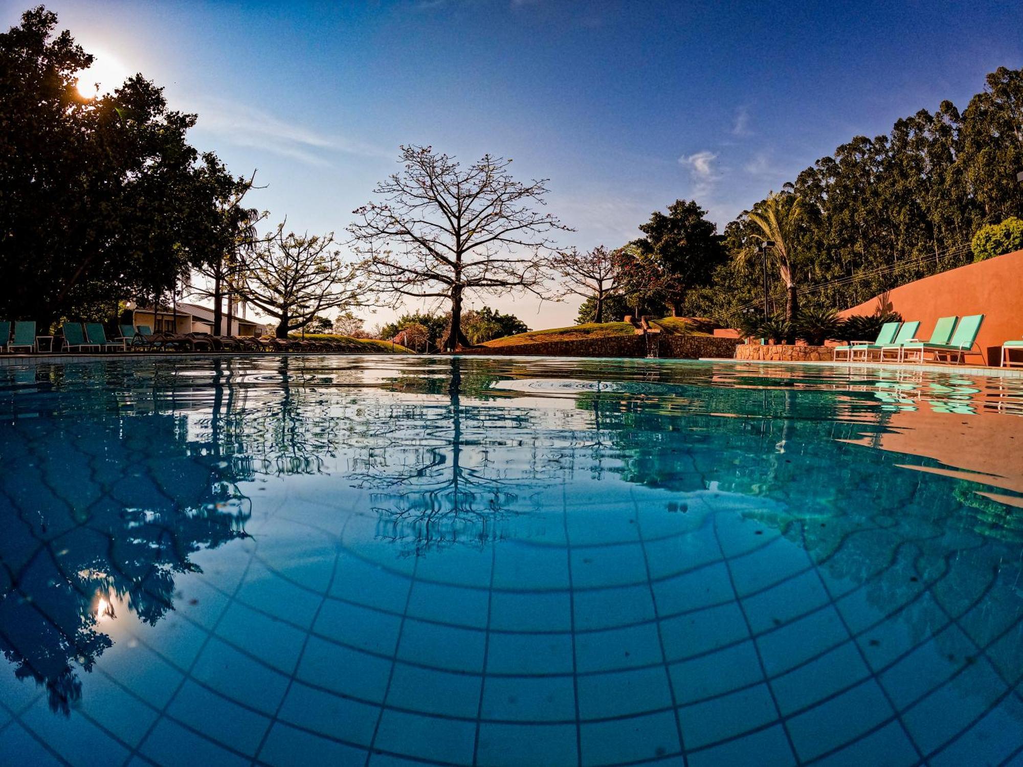 Blue Tree Thermas De Lins Resort 외부 사진 The swimming pool at the resort