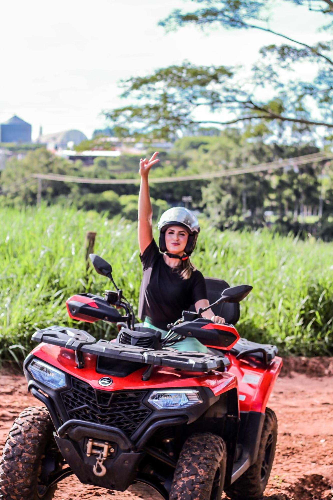 Blue Tree Thermas De Lins Resort 외부 사진 A woman on a quad bike