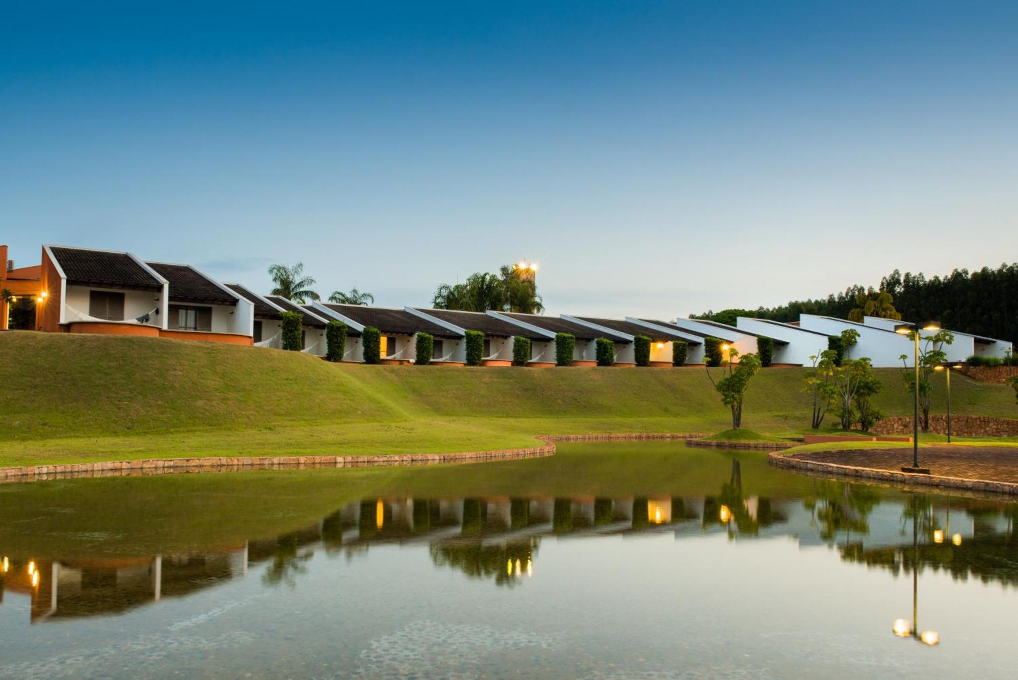 Blue Tree Thermas De Lins Resort 외부 사진 The Village